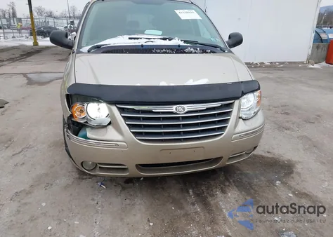 2005 Chrysler Town & Country Touring from USA, damaged, VIN 2C8GP54L85R192954